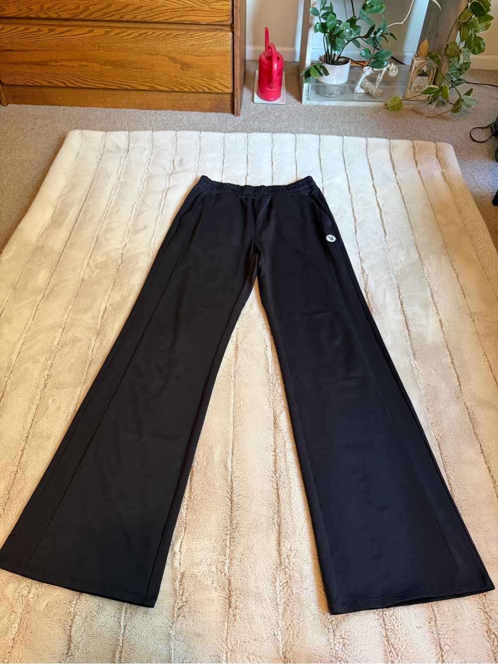 Vuori Women’s Courtside Track Pants, Black, Size Small